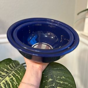 Set of two blue vintage Pyrex with clear bottoms